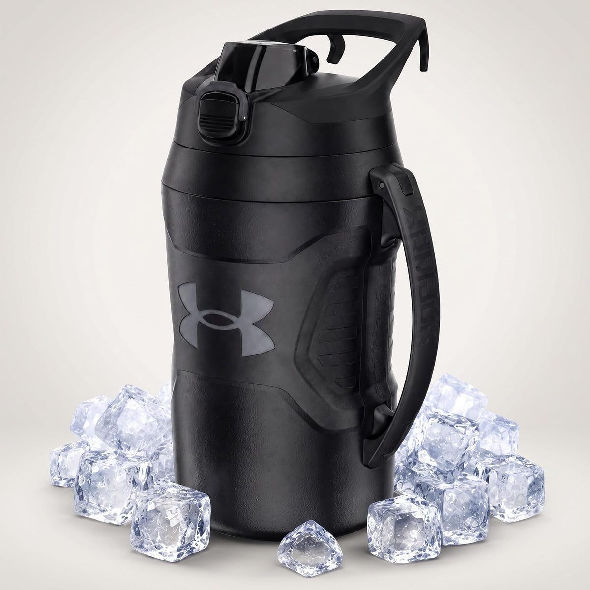 Under Armour Botella de agua aislada con asa y gancho para cerca, jarra de agua deportiva de medio galón, resistente a fugas y sin BPA para béisbol, fútbol y gimnasio, negro/negro, 64 onzas