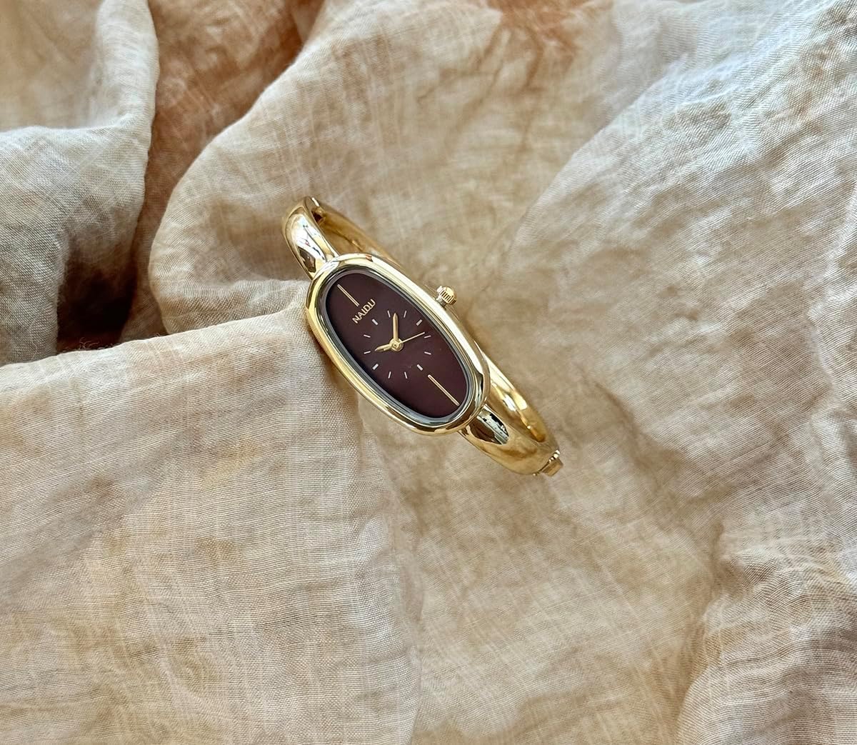 Reloj de pulsera minimalista con brazalete ovalado delicado para mujer