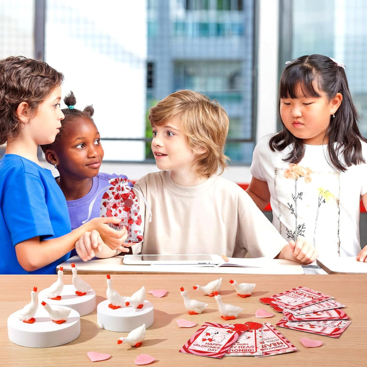 Amyhill Juego de 24 mini figuras de ganso de resina de San