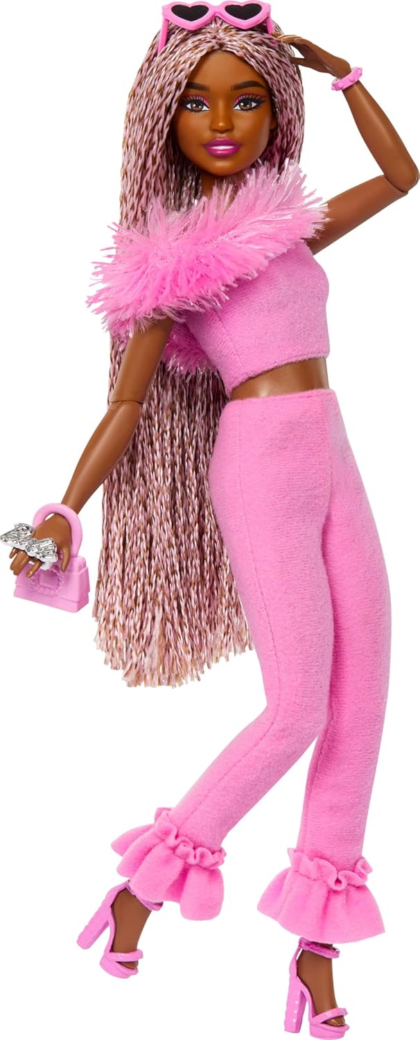 Barbie Muñeca de estilo Deluxe #4 en traje de Barbiecore, trenzas r...