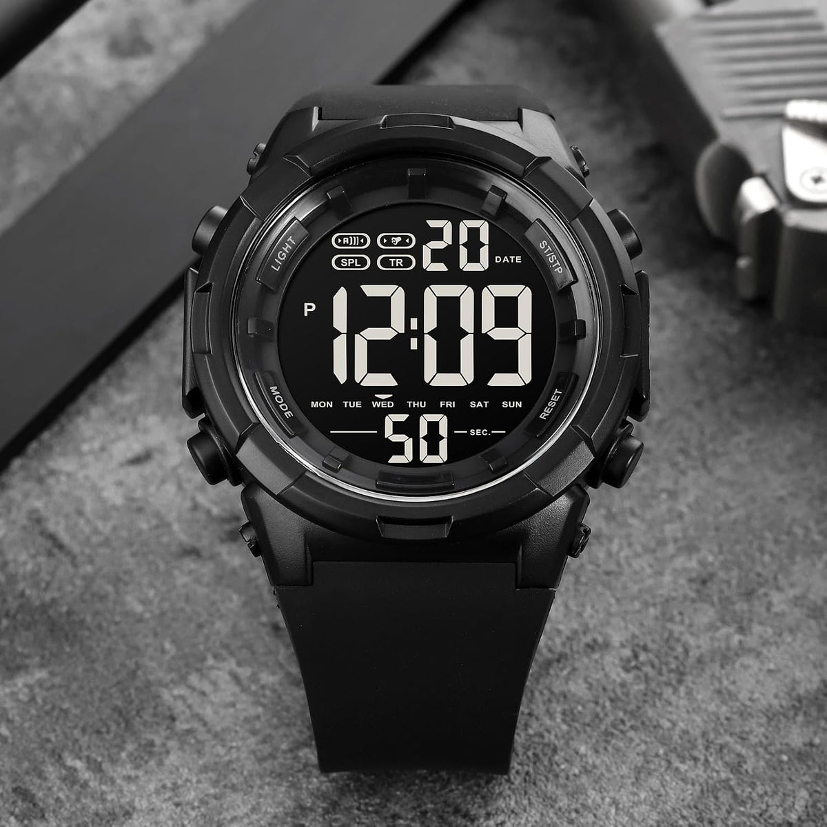 XCZAP Reloj deportivo digital negro para hombre, reloj táctico militar de cara grande, resistente al agua 5ATM, retroiluminación LED, alarma, cronómetro, doble hora