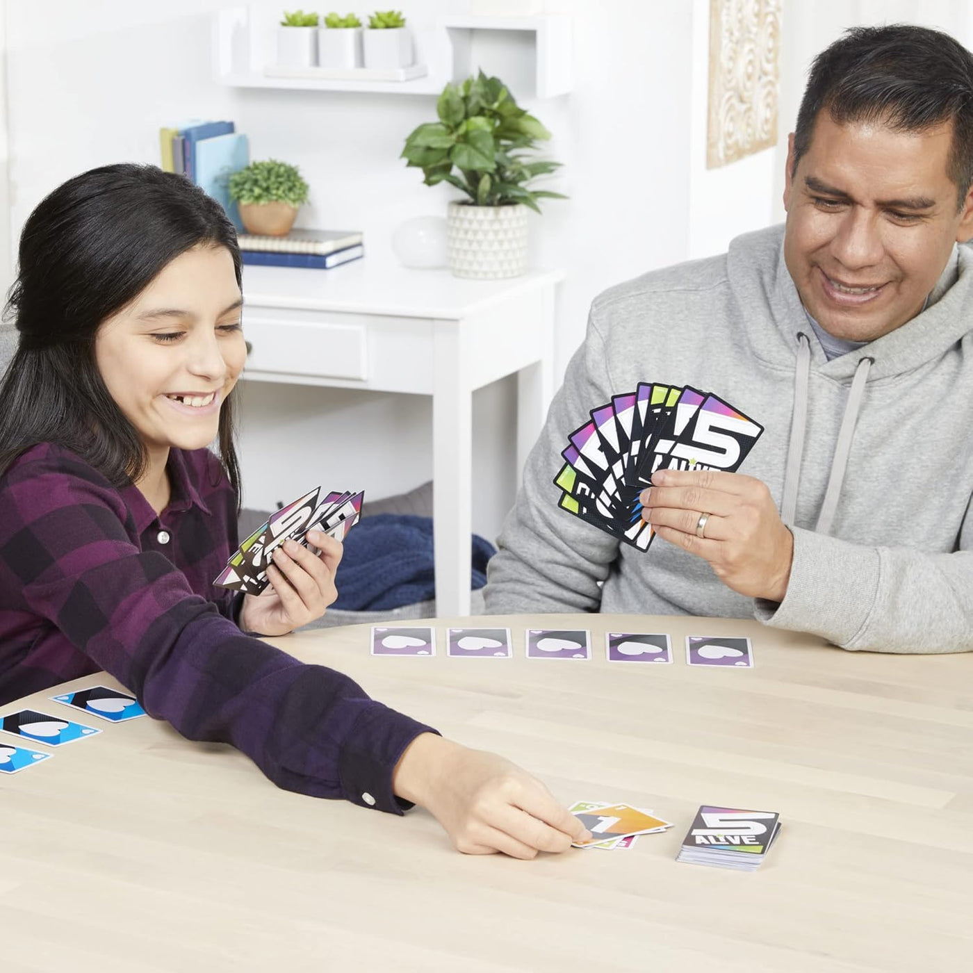 Hasbro Gaming Juego de cartas de 5 vivos juego de ritmo