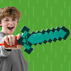 Nerf Minecraft Sword Dart Blaster, Cebado de Retroceso, Borde de Espuma, 8 Dardos N1, Edades 8+