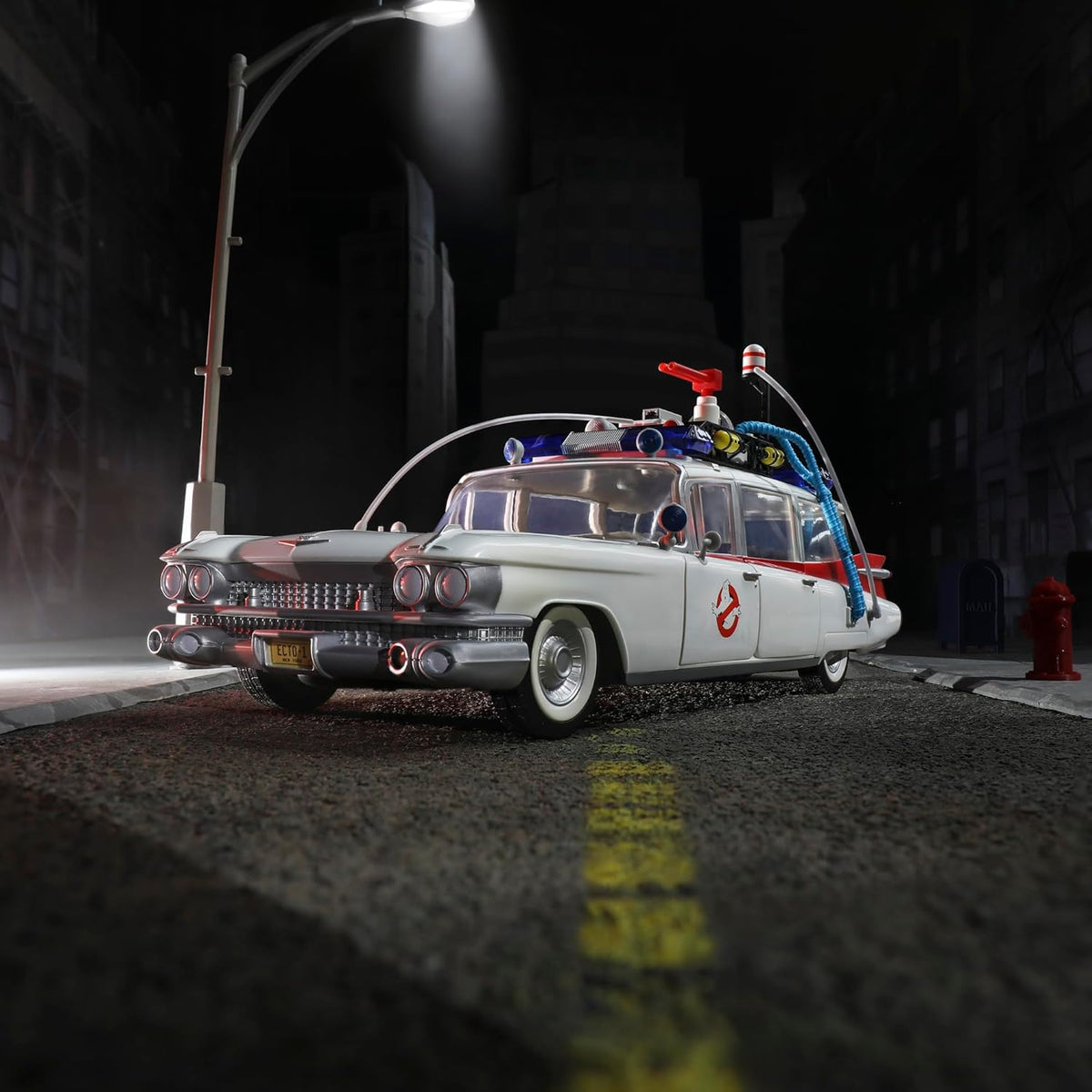 Ghostbusters Plasma Series Ecto-1 (1984), auto de juguete a escala 1:18, juguetes para mayores de 14 años (exclusivo de Amazon)
