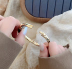 Reloj de pulsera minimalista con brazalete ovalado delicado para mujer