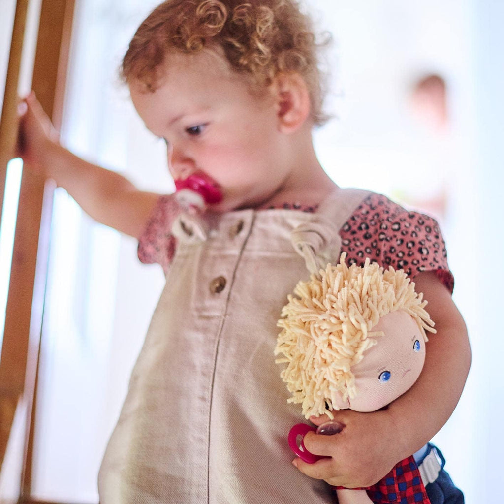HABA Nick - Muñeco suave de 12 pulgadas, muñeco de bebé con cabello rubio y ojos azules (lavable a máquina), juguete de peluche perfecto para 18 meses en adelante