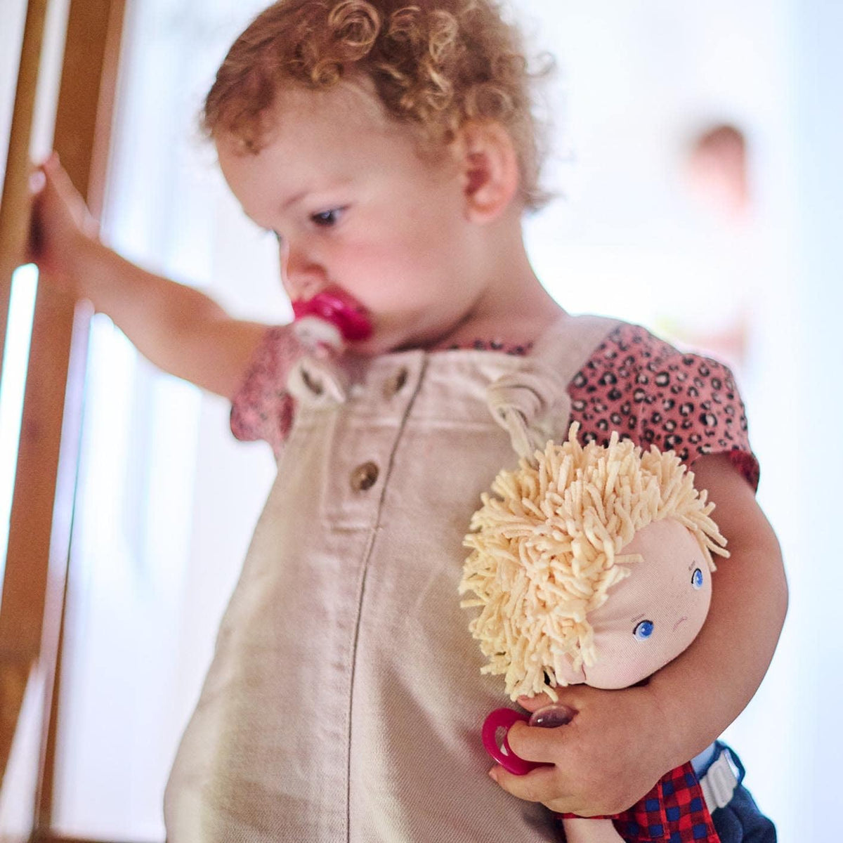 HABA Nick - Muñeco suave de 12 pulgadas, muñeco de bebé con cabello rubio y ojos azules (lavable a máquina), juguete de peluche perfecto para 18 meses en adelante