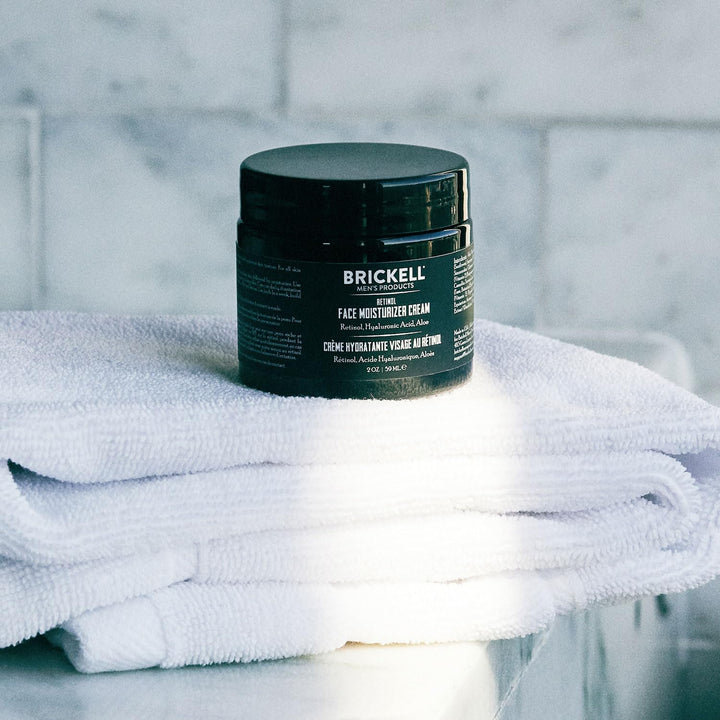 Crema hidratante facial de retinol Brickell Men's para hombres,...