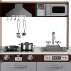 Amazon Basics - Juego de cocina vertical de madera para niños con estufa, horno, fregadero, refrigerador y accesorios, para niños pequeños, preescolares, niños de 3+ años, color espresso/gris
