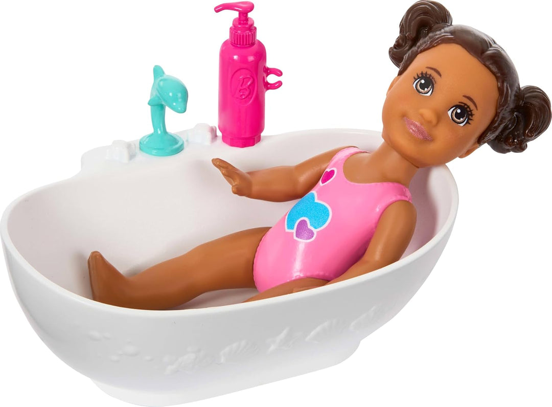 Barbie Skipper Babysitters, Inc. Set de juego con muñeca morena, mu...