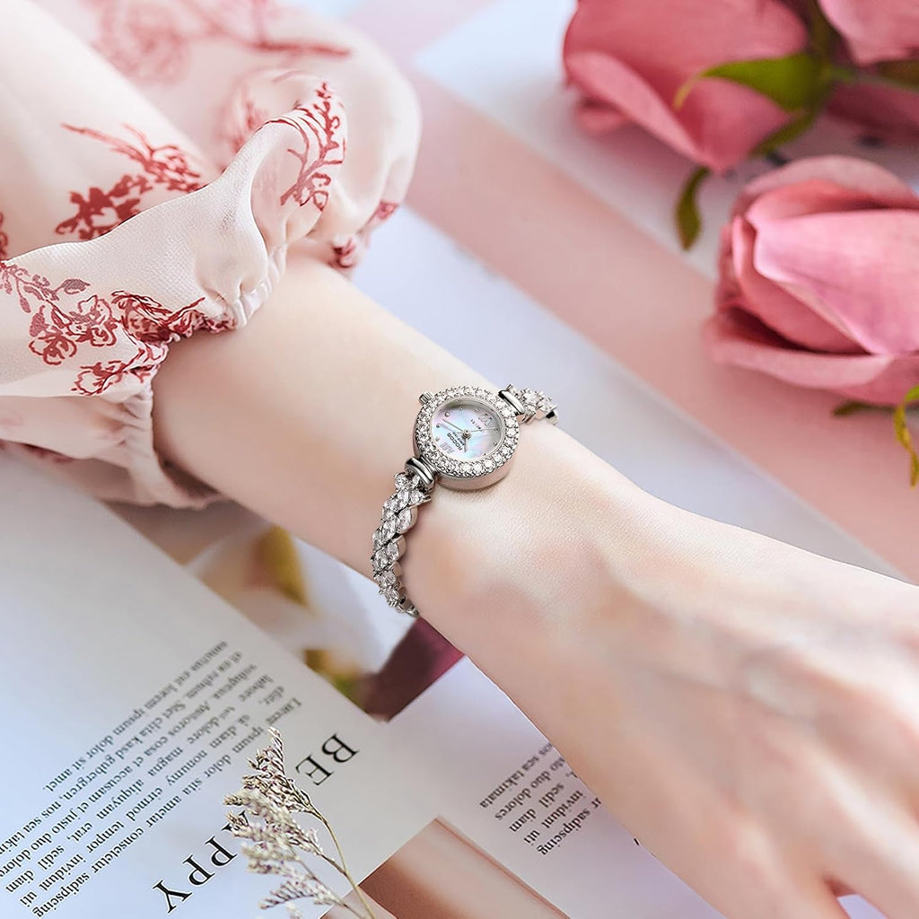 ROCOSJEWE S2020 Reloj de pulsera de lujo con diamantes para mujer, reloj de vestir plateado para mujer, reloj de pulsera de esfera natural con esfera de madreperla pequeña, movimiento de cuarzo, joyería de moda