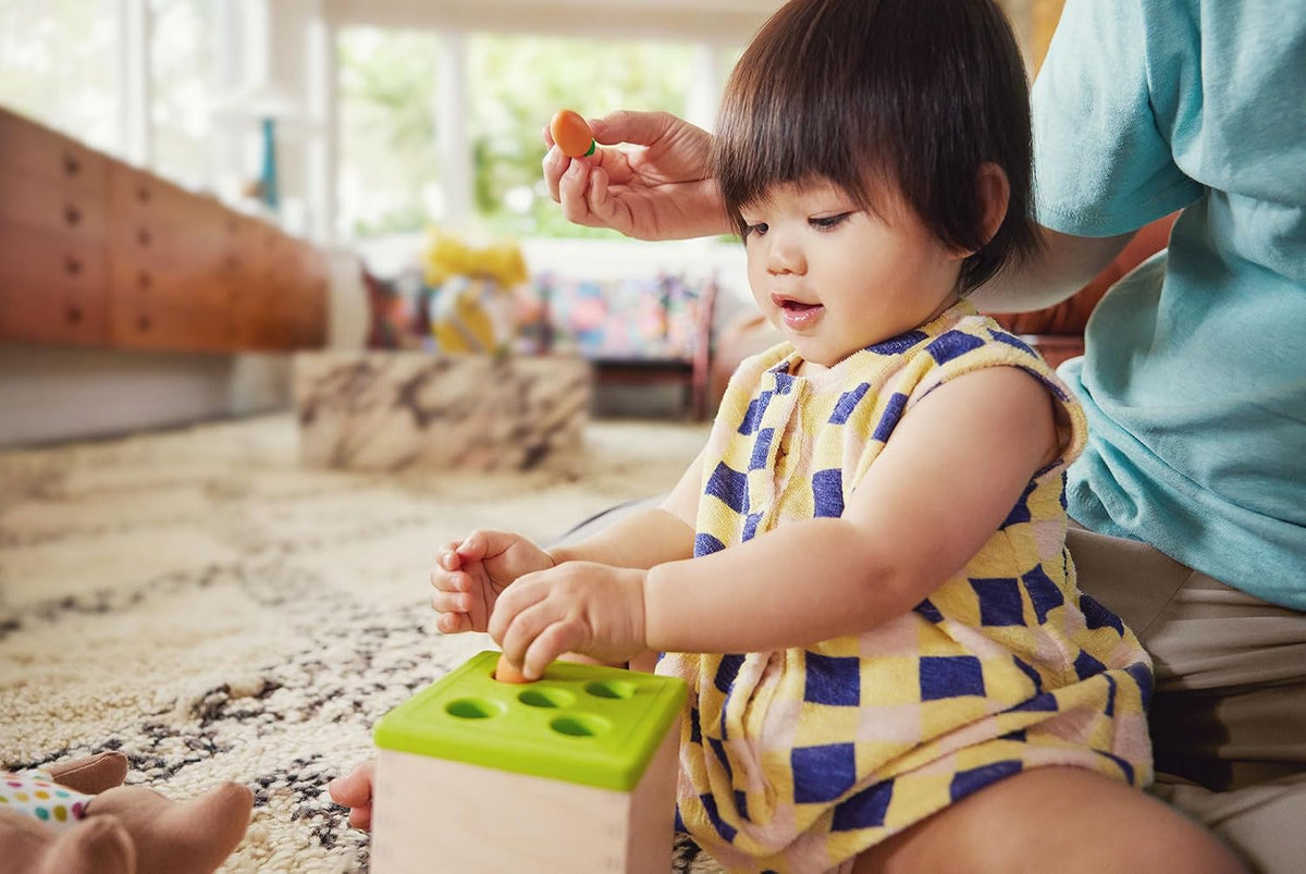 LOVEVERY, El Kit de Juego The Babbler con Libro de Regalo "¿Dónde está el Zapato de Crew?", Kit de Juego de Cumpleaños, Juguete Montessori para Niños Pequeños (Mejor Regalo de Cumpleaños para Niños de