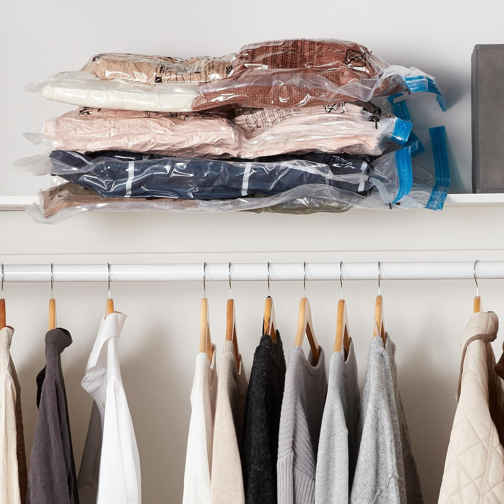 Amazon Basics Bolsas de almacenamiento al vacío para ropa, bolsas de almacenamiento de compresión que ahorran espacio con bomba de mano, resistentes, apilables, tamaño jumbo, transparentes