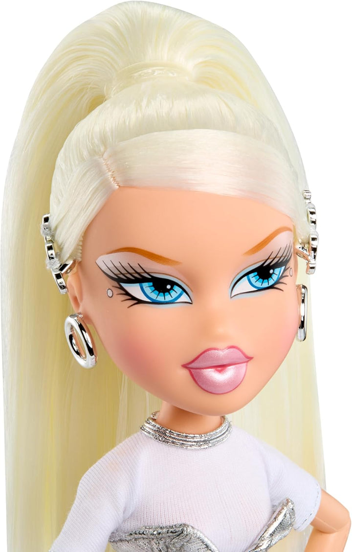 Bratz Charmz Cloe Muñeca de moda con pulsera de encanto coleccionable