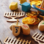 Wettarn 100 piezas de dreidels de Hanukkah a granel Dreidels de madera de Hanukkah con tarjetas de instrucciones del juego para el juego de fiesta (Tamaño 1, estilo clásico)