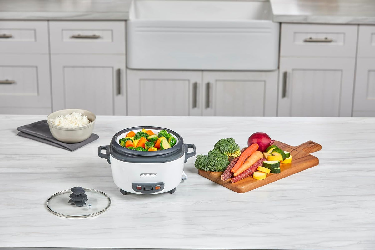 Olla arrocera BLACK+DECKER 6 tazas (cocidas) con cesta para vapor, recipiente antiadherente extraíble, blanca