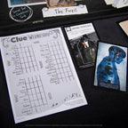 CLUE: Miércoles | Juego de mesa clásico inspirado en la serie original de Netflix | Resuelve el misterio en la Academia Nevermore con amigos y familiares | Mercancía con licencia oficial | 2-6 jugadores | A partir de 8 años
