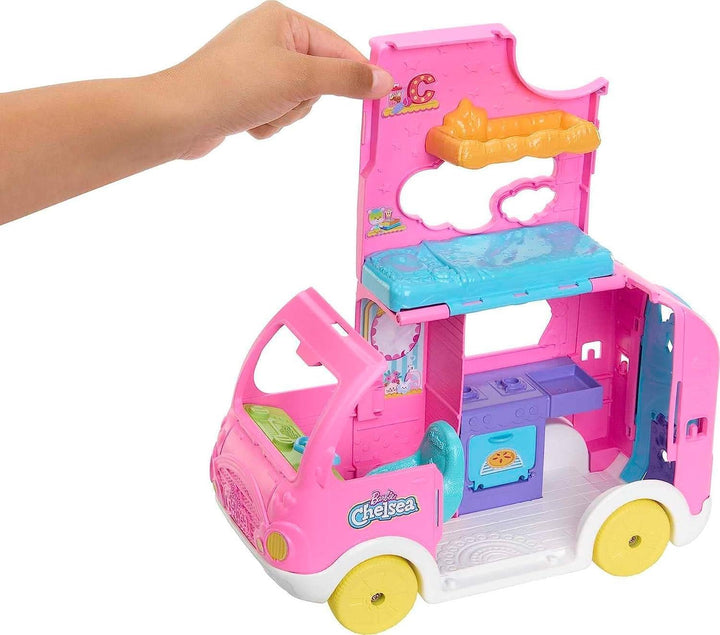 Barbie Camper, Chelsea - Juego 2 en 1 con muñeca pequeña, 2 mascota...