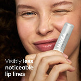 NIVEA Bálsamo labial Dewy con ácido hialurónico, ligero y ultrahidr...