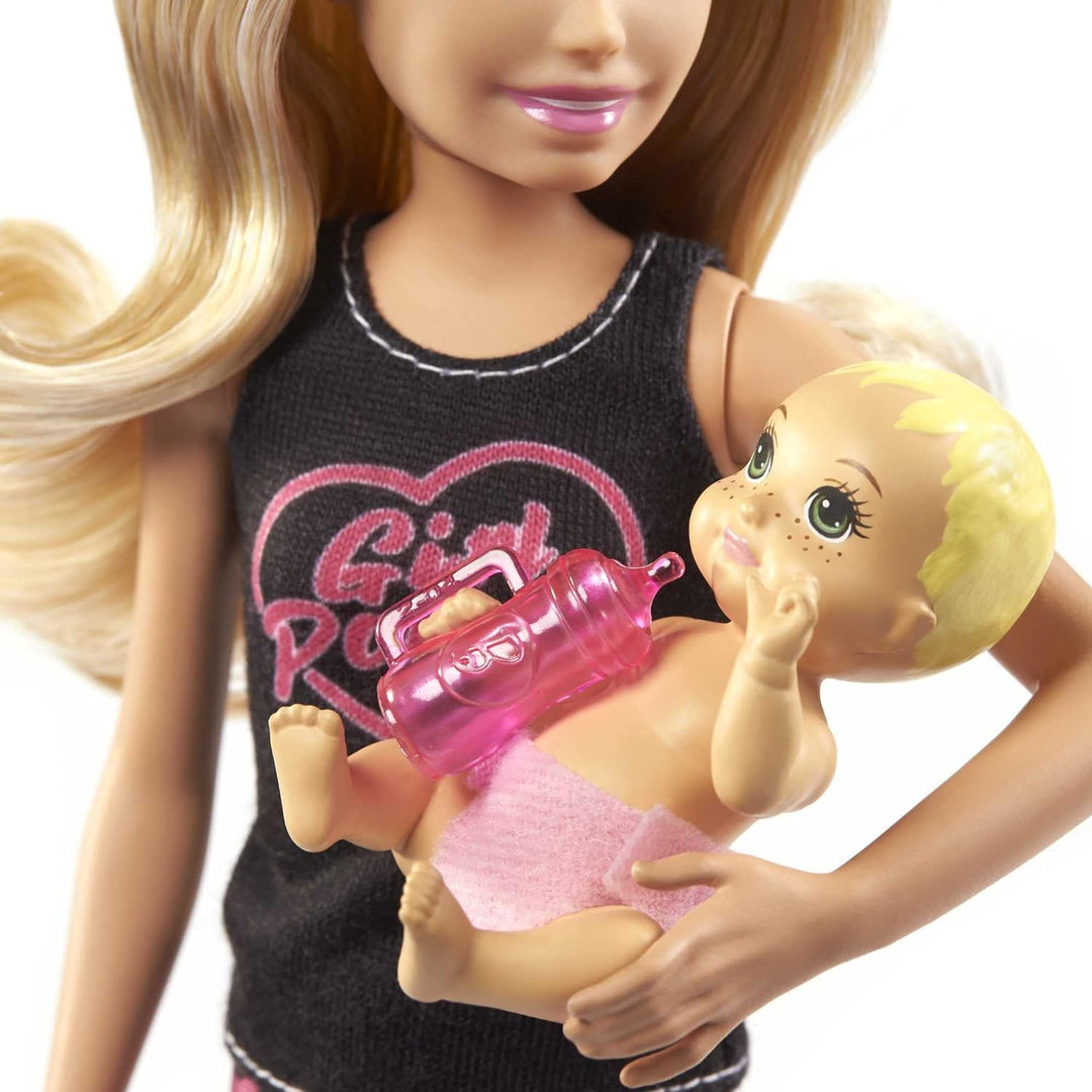 Set de Barbie Skipper Babysitters Inc con muñeca rubia en camiseta...