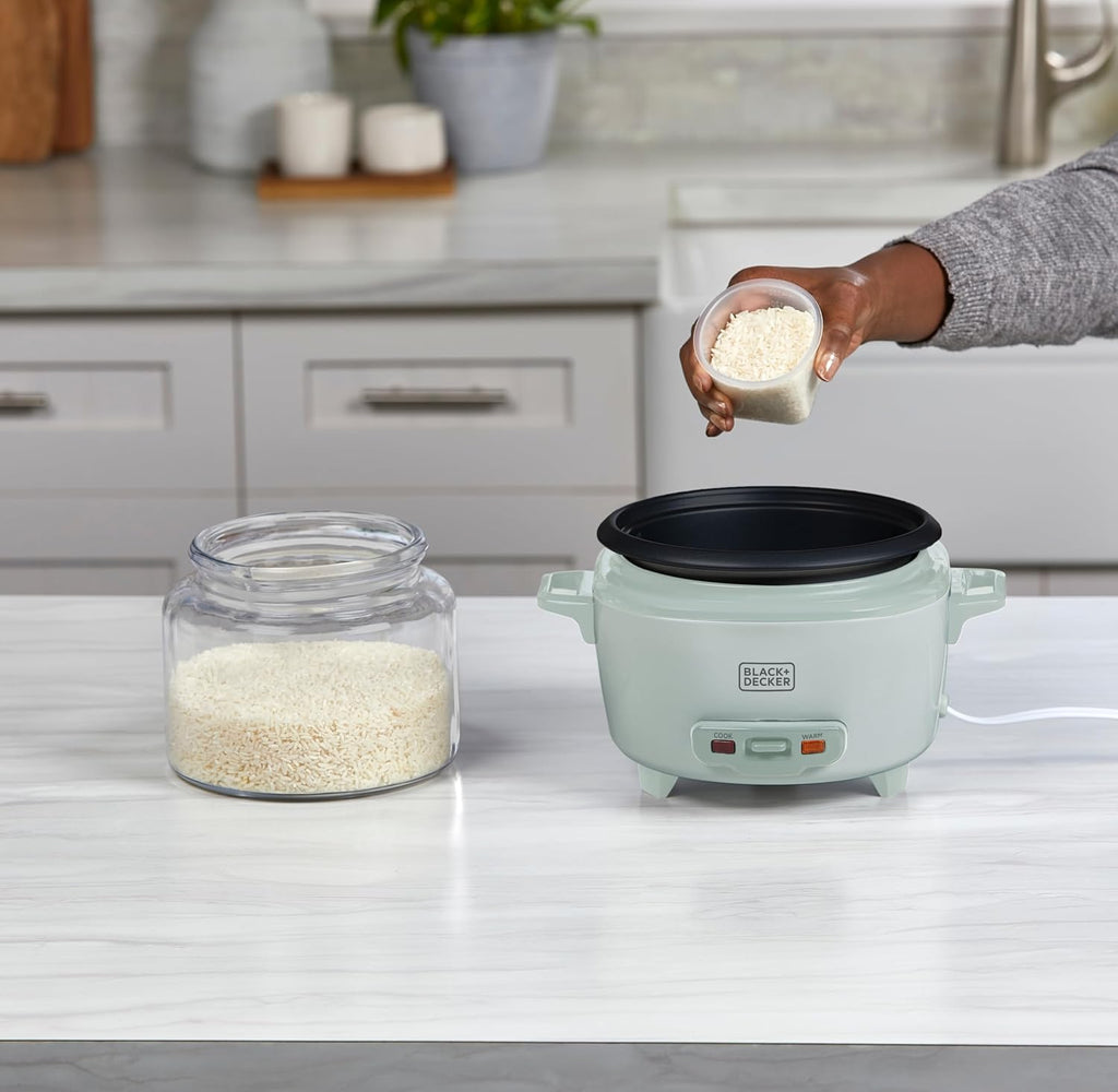 BLACK+DECKER Arrocera de 6 tazas con cesta de vapor, spray de surf