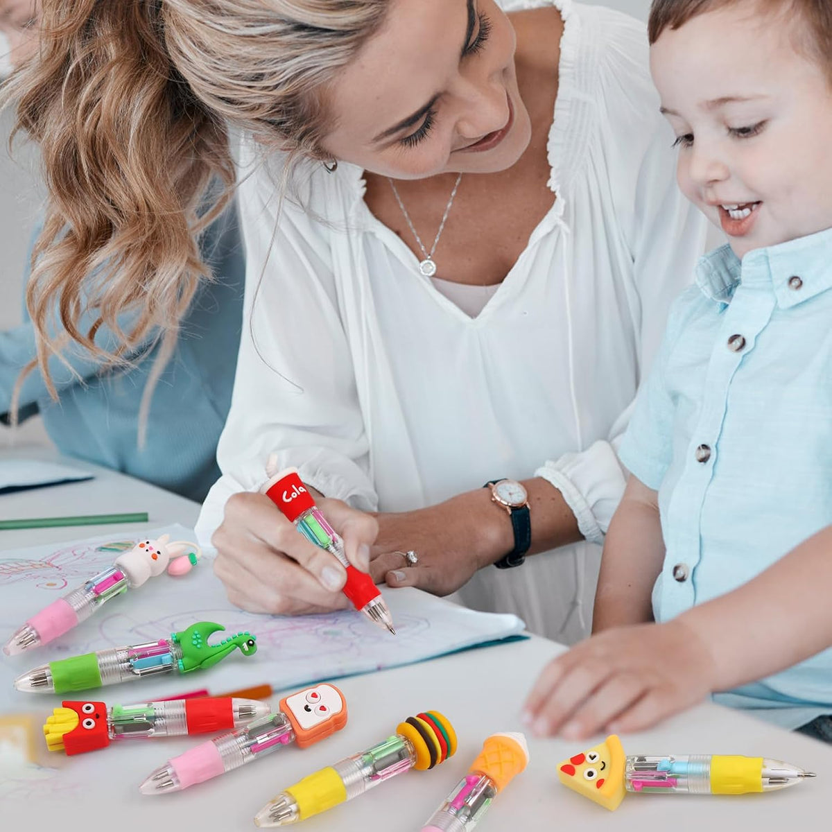 CZWZ 100 unidades Mini Bolígrafos Multicolor 4 en 1 Lindos en Uno, Bolígrafos a Granel para Niños, Bolígrafo de Bola para Cumpleaños y Fiestas Infantiles, Regalos Divertidos con Tinta Surtida Kawaii