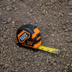 Klein Tools Cinta métrica 9230, cinta métrica resistente con hoja reforzada de nailon de doble cara de doble gancho de 30 pies, con clip de cinturón de metal