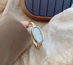 Reloj de pulsera minimalista con brazalete ovalado delicado para mujer