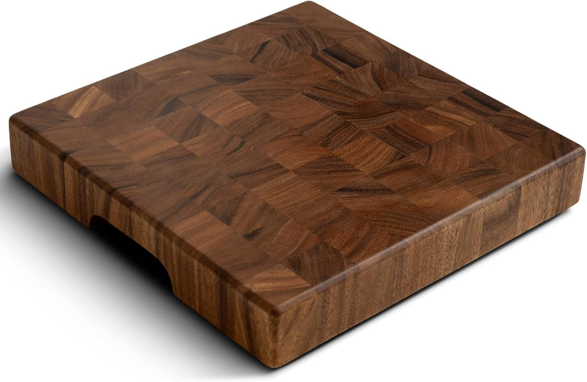 SHUMARU Tabla de cortar de grano final, bloque cuadrado de carnicero de 12.6 x 12.6 x 2 pulgadas de grosor, madera exótica de alta calidad, bloque de cortar apto para cuchillos con pies
