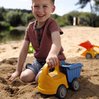 HABA Camión volquete Juguetes de playa para niños pequeños, juguetes de construcción y artículos esenciales de playa para niños mayores de 18 meses