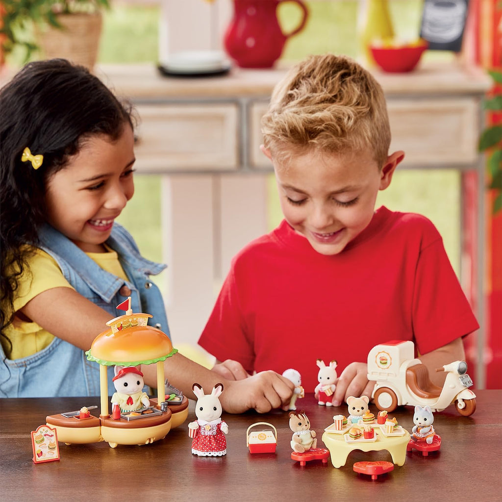 Sylvanian Families - Soporte para hamburguesas - Juego de 20 accesorios y 1 figura - Sumérgete en el mundo imaginario de la familia Sylvanian - Casas de muñecas y juguetes para niños de 3 años en