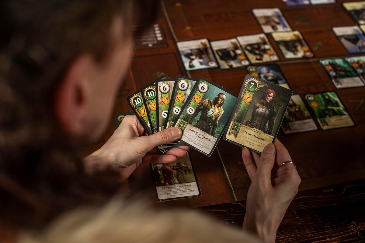 Gwent - Versión oficial con licencia | Juego completo | Juego de estrategia de construcción de mazos competitivo | Batallador de cartas de fantasía del popular videojuego | Naipes tácticos | A partir de 12 años | 1-5 jugadores | 20 min
