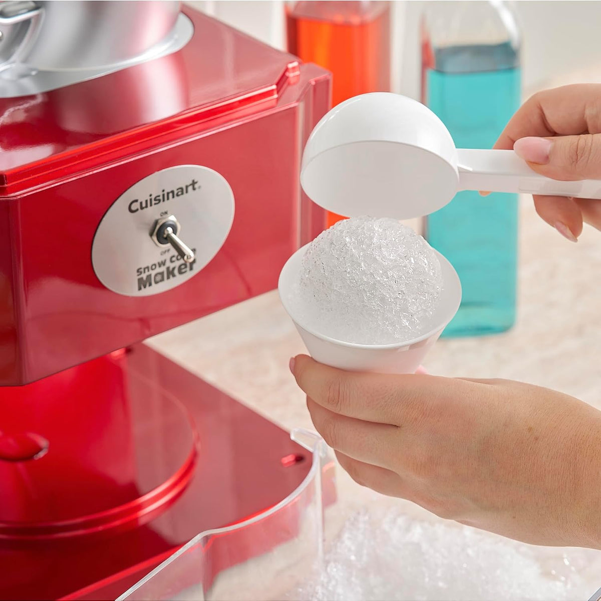 Cuisinart - Máquina de cono de nieve, motor de 90 W, seguridad de enclavamiento, 4 conos reutilizables, diseño compacto, encimera, color rojo