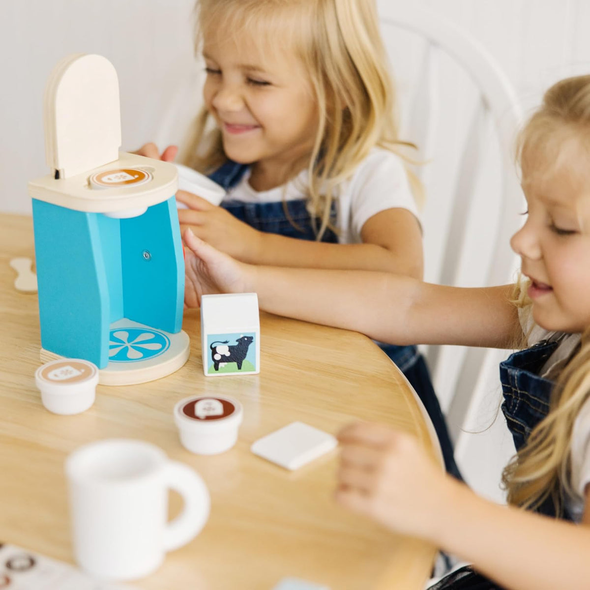 Melissa & Doug Set de cafetera de juguete de madera Brew & Serve