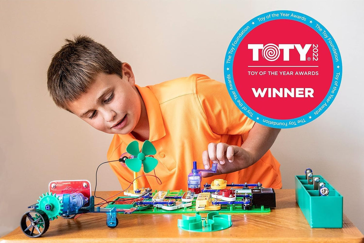 Snap Circuits Kit de exploración de electrónica de energía verde | Más de 125 emocionantes proyectos STEM | Manual de proyecto a todo color | Más de 45 piezas Snap Circuits | Juguetes educativos STEM