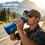 POWCAN Botella de agua aislada de 64 oz para deportes: tapa de popote y boquilla 2 en 1, a prueba de fugas, bolsa de transporte, correa para el hombro, mantiene el frío 48 horas, sin BPA, jarra de