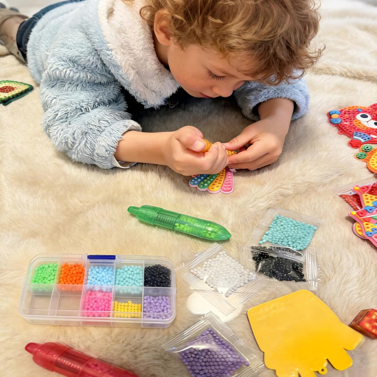 VattaFrast Kit de arte y mosaico de cuentas para niños de 4 a 12 años, juego completo de manualidades con 15 plantillas coloridas, plantillas divertidas, bolígrafos de cuentas, artes creativas