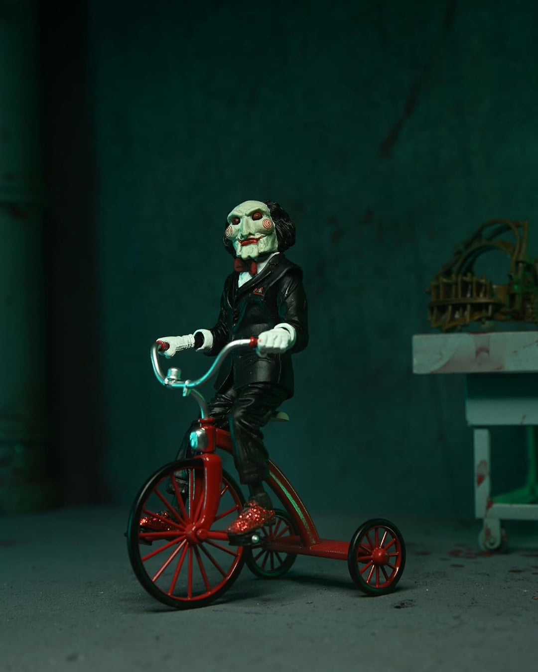 NECA Figura de acción del asesino Jigsaw Ultimate de Saw, de 7 pulg...