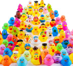 100 patos de goma a granel para Jeeps, juguetes de baño, recuerdos de fiesta, lindos mini patos con más de 30 diseños únicos, juguetes de piscina para niños, piscina, decoración de automóvil