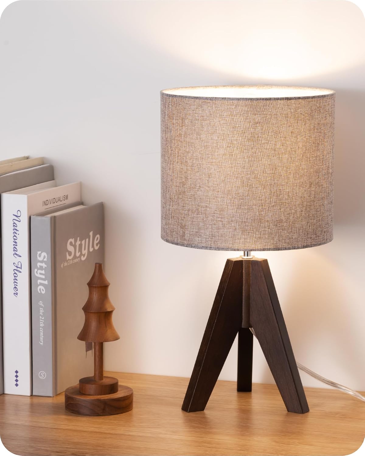 Lámpara EDISHINE Lámpara de mesa pequeña estilo Boho, lámpara de mesa de madera color nogal con trípode, lámpara de mesita de noche estilo granja para cuarto de bebé, dormitorio, oficina, habitación infantil