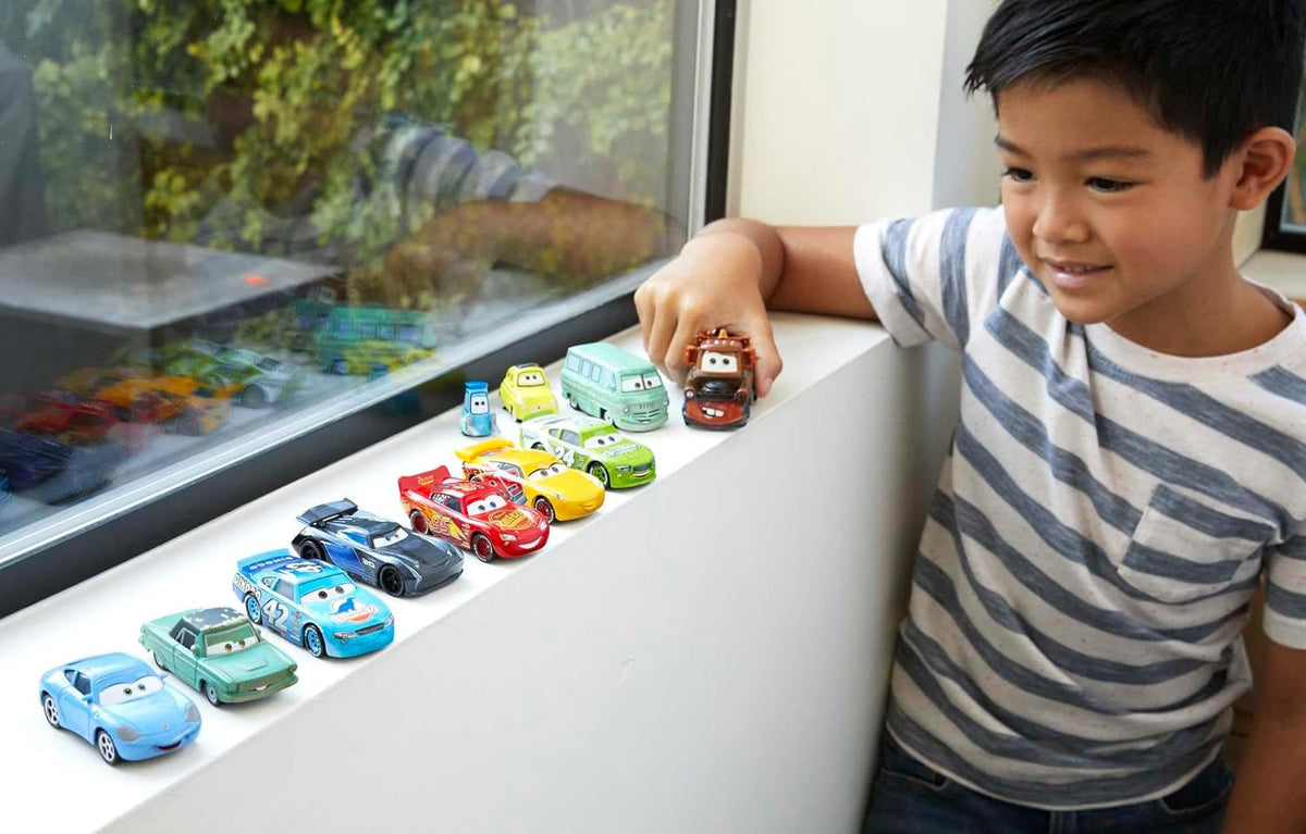 Mattel Disney y Pixar Cars - Juego de 10 mini corredores de fundición a