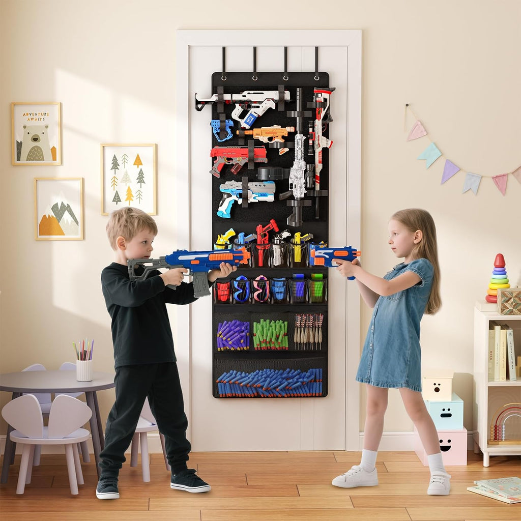 Organizador sobre la puerta para pistolas de juguete, colgador de puerta con bolsillos y ranuras para lanzadores de espuma, dardos, gafas para niños, organizador de almacenamiento de pistolas de