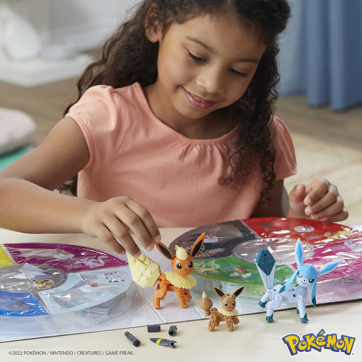MEGA Juego de construcción de juguetes Pokémon Todas las evoluciones de Eevee con 470 piezas, 9 personajes articulados, para niños