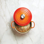 Le Creuset Horno holandés redondo de hierro fundido esmaltado, 7.25 cuartos de galón, Fuego