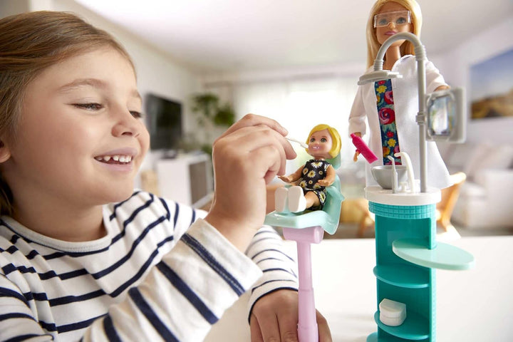 Barbie Juego de carreras, juego de dentista con muñeca morena de mo...