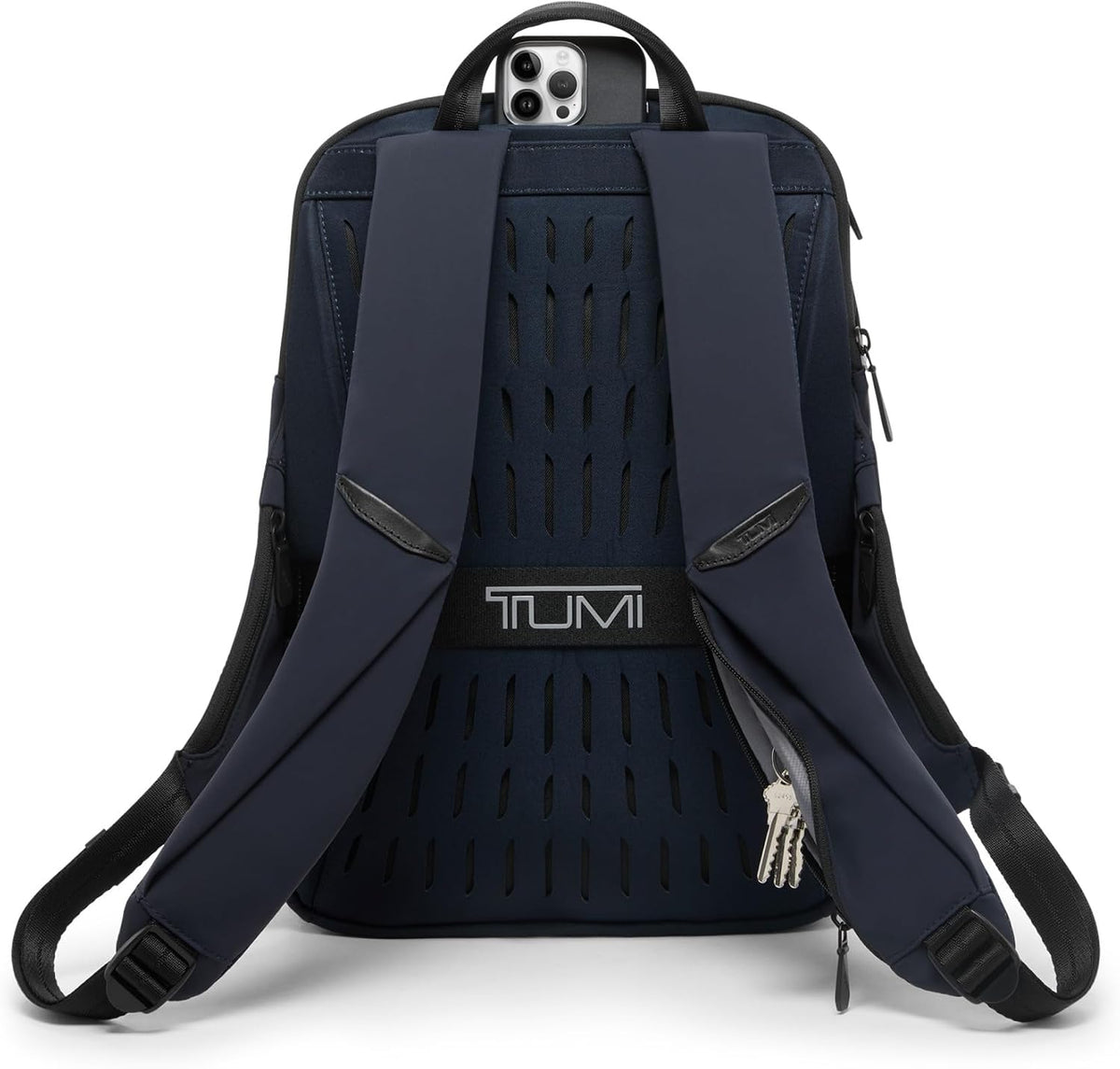 TUMI Axis Mochila mediana de 20 litros, se adapta a portátiles de hasta 15