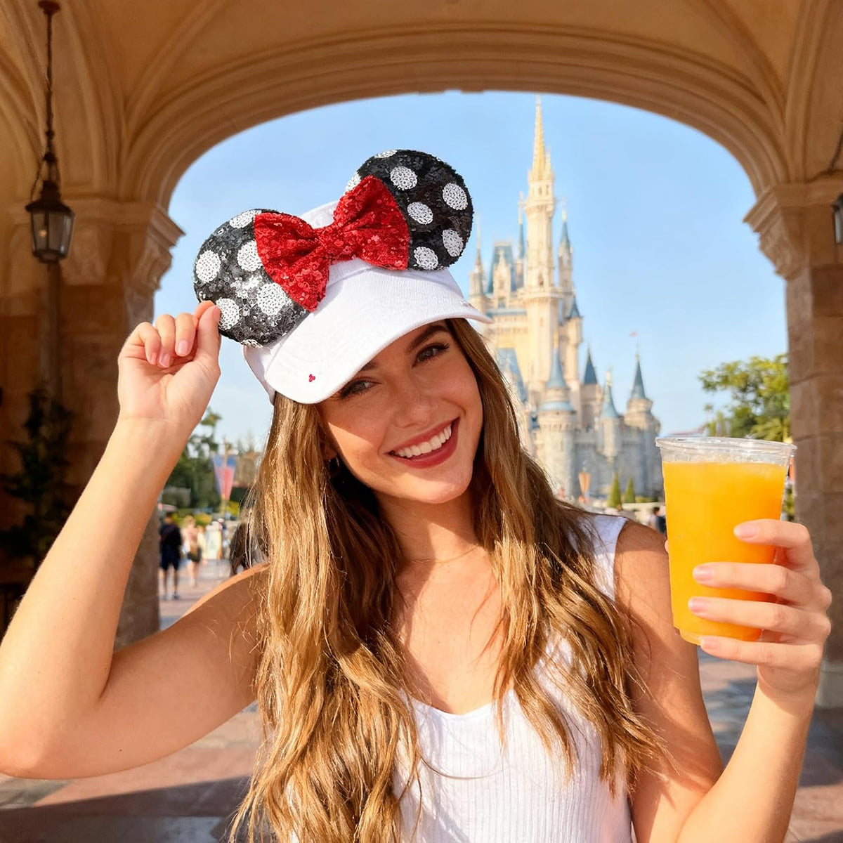 Sombrero brillante con visera de orejas de ratón para mujeres adultas, gorra ajustable con lazo de orejas de ratón de lentejuelas, lindo sombrero de visera con purpurina para parques temáticos y festivales, color blanco