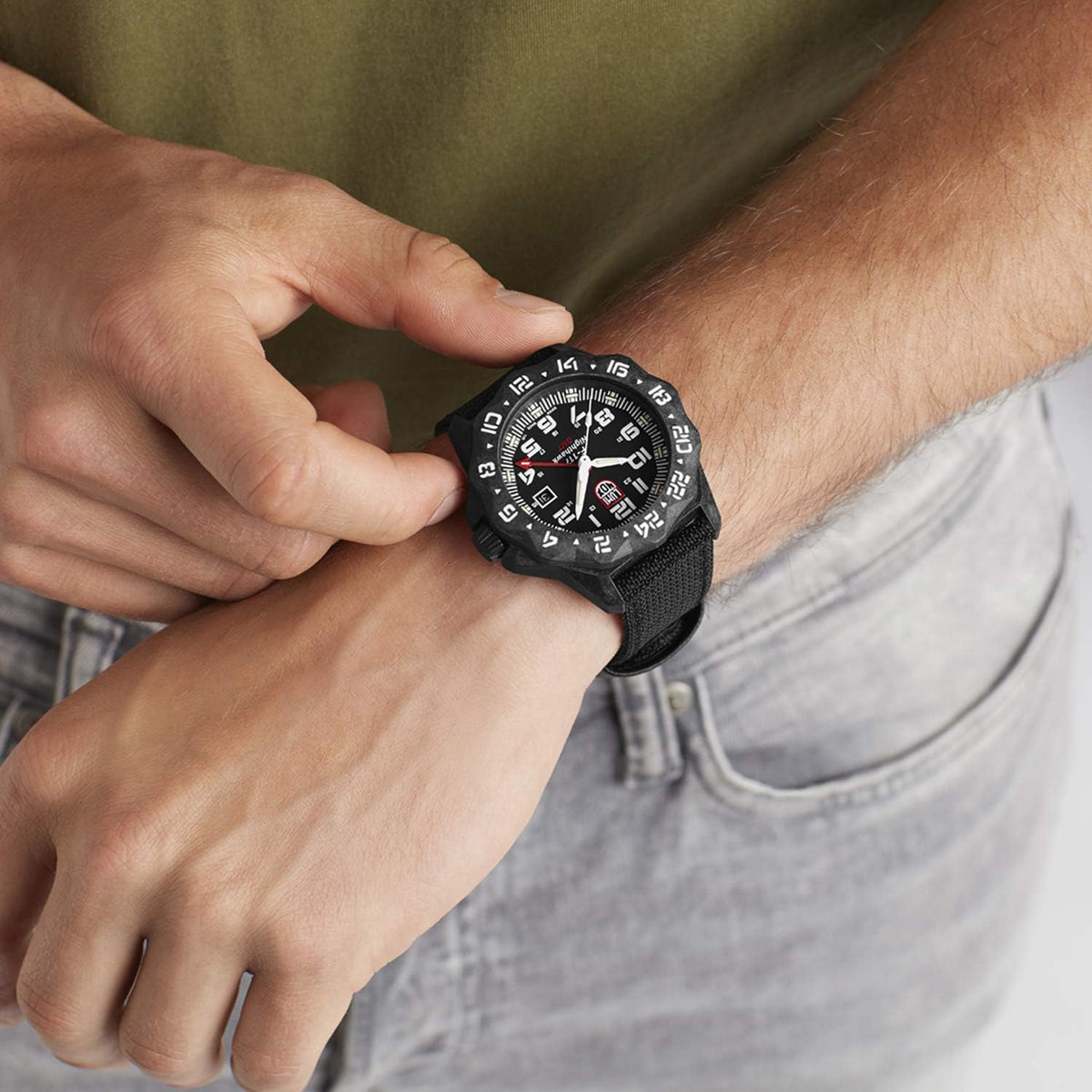 Luminox - F-117 Nighthawk - Reloj Hombre 1.732 in - Reloj Piloto Fecha Función Segunda Zona Horaria - Resistente al Agua 656.2 ft - Cristal de Zafiro - Relojes para hombre - Hecho en Suiza