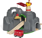BRIO World - 33889 Crane & Mountain Tunnel | Accesorio de tren de juguete de 7 piezas para niños | Juego interactivo | Madera certificada FSC | Perfecto para edades de 3 años en adelante