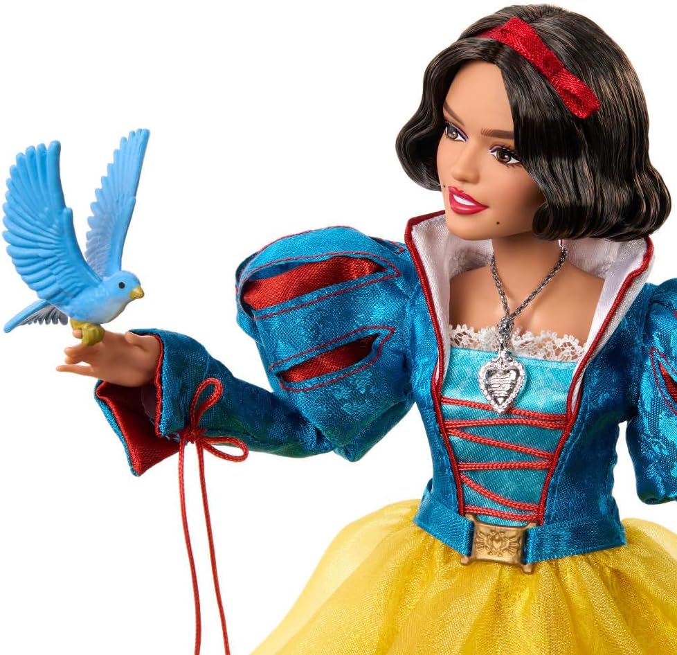 Mattel Disney Collector Blancanieves - Muñeca coleccionable de moda con ropa exclusiva inspirada en la película de acción en vivo de Disney, regalos para niños y coleccionistas